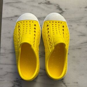 EUC Native Jefferson size C9